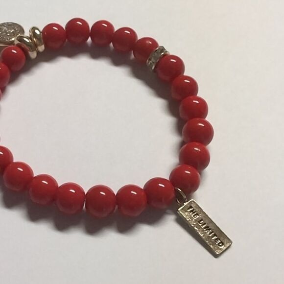 13 The Limited Red Beaded Gold Pave Disc Charm Stretch Bracelet - Picture 3 of 6